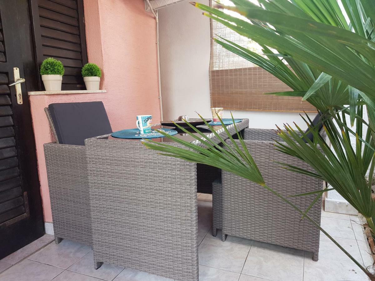 Apartmani Sarm Vir Exterior foto