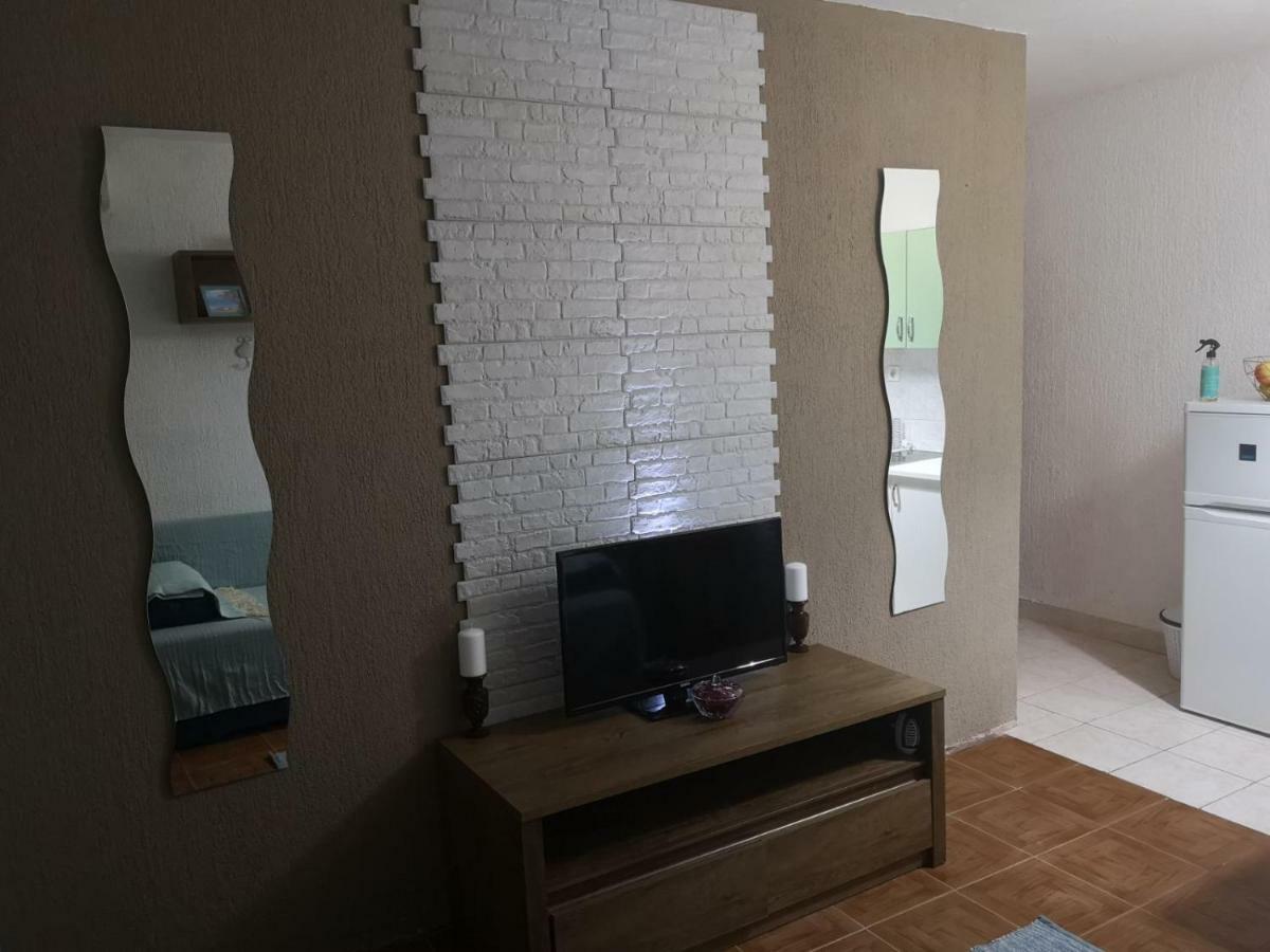 Apartmani Sarm Vir Exterior foto