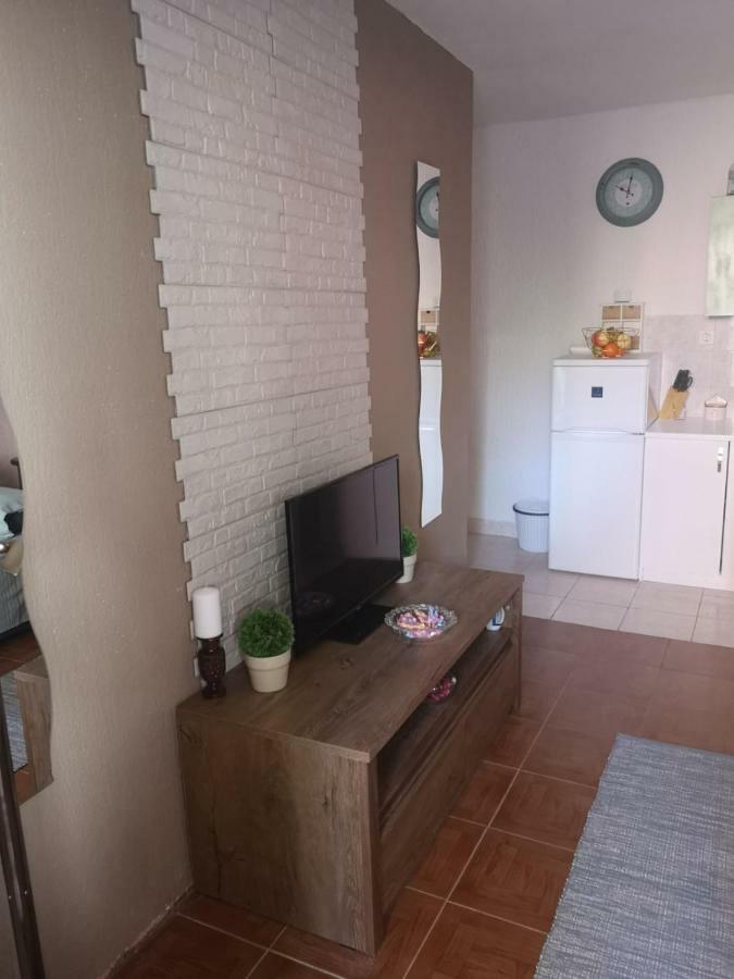 Apartmani Sarm Vir Exterior foto